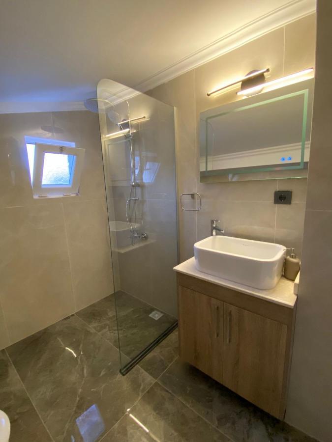 Shared Pool Flat Located 3 Min To Beach In Kalkan Apartamento Exterior foto